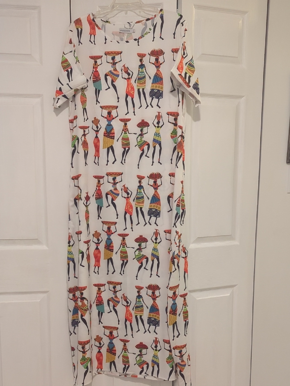 MISSLOOK White Maxi Dress with Multicolor Figurative Print
